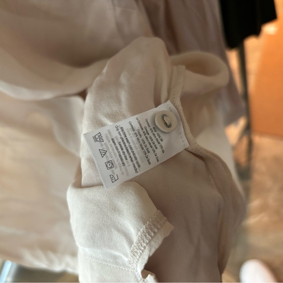 100% silk shirt. - Picture 2 of 2